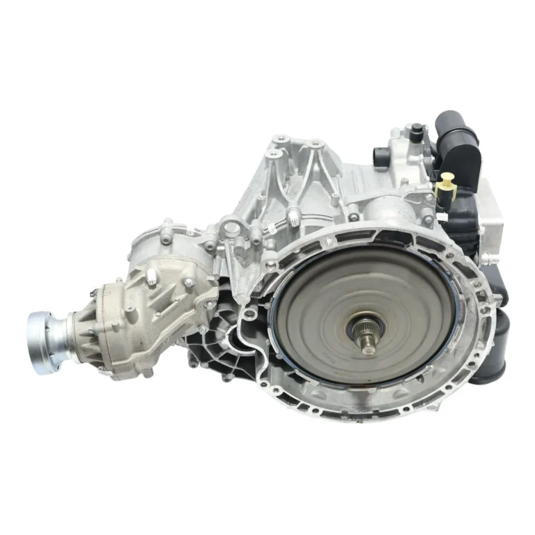 Cutie 8G-DCT 724.114 (A 247 370 04 05) de pe Mercedes-AMG A35 4MATIC (W177), vedere dinspre ambreiajul dublu, cu mecatronica și priza de putere 4MATIC