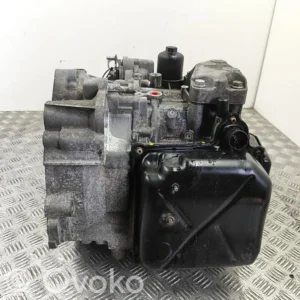 Cutia DQ250 MQB completă, cod de ansamblu 0D9 300 014 LX (OEM 0D9 300 012 AX), dintr-un VW Passat B8, vedere pe partea mecatronicii și a carterului