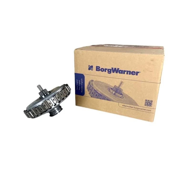 Ambreiajul dublu umed BorgWarner pentru DSG7 DQ381 (0GC), versiunea L, lângă cutia de ambalare