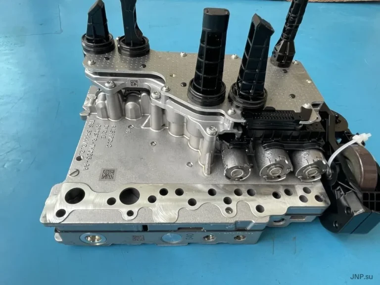 Mecatronica 6DCT450 (MPS6) cu TCM integrat — valve body cu electrovalve și conectori