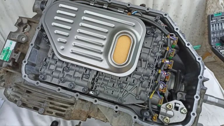 Cutie ZF 5HP19 (VAG 01V) de pe Audi Allroad cu baia scoasă: blocul hidraulic cu solenoizii și filtrul de ulei; din jurnalul DRIVE2 „Ремонт АКПП 5HP19 01V своими руками (часть 2)”