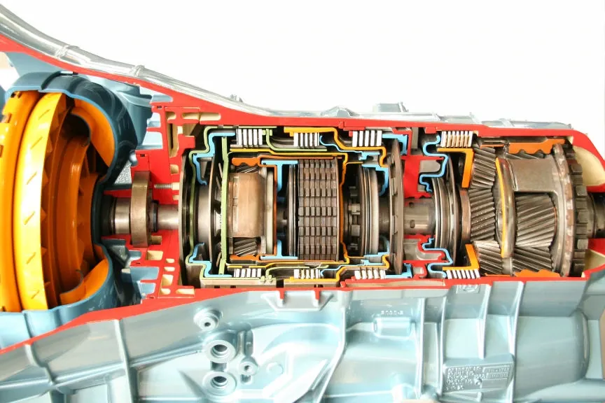 ZF 6HP26 secționat (convertizor în stânga, seturi planetare Lepelletier); descrierea sursei: 6 trepte, 89 kg cu ulei